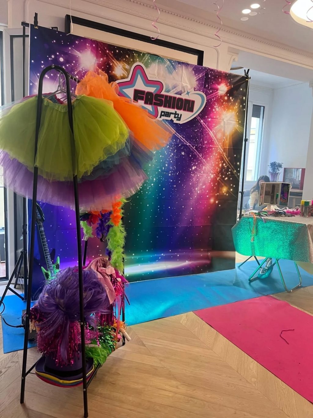 Instagram post from produccionesguay.es. This post is in position 8.